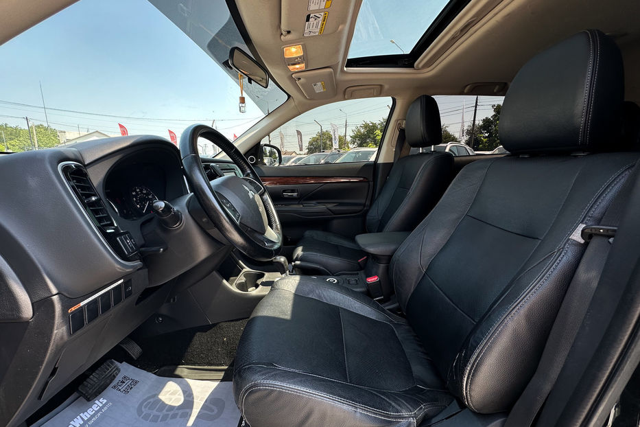 Продам Mitsubishi Outlander SE 2014 года в Черновцах