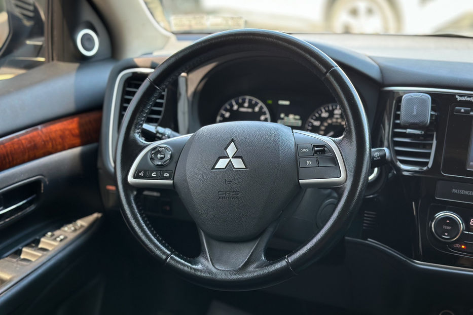 Продам Mitsubishi Outlander SE 2014 года в Черновцах