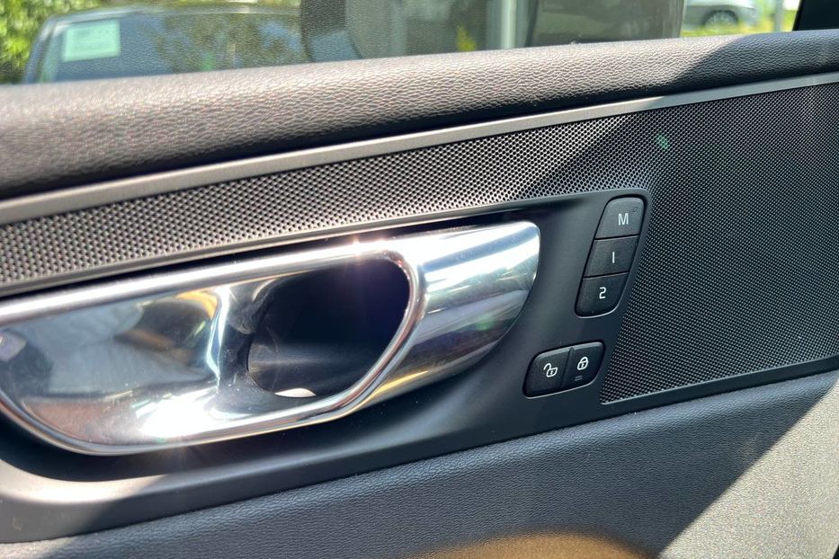 Продам Volvo XC60 2018 года в Черновцах