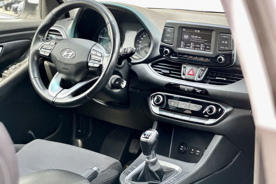 Продам Hyundai i30  2017 года в Киеве