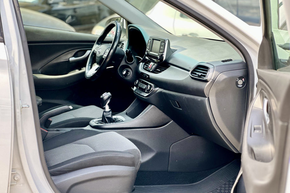 Продам Hyundai i30  2017 года в Киеве