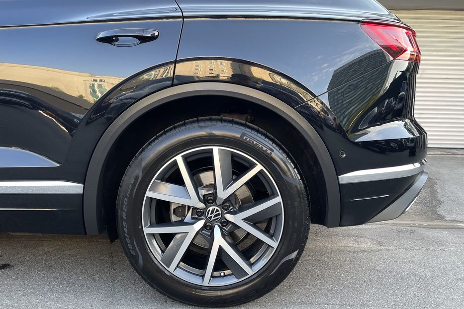 Продам Volkswagen Touareg 2021 года в Киеве