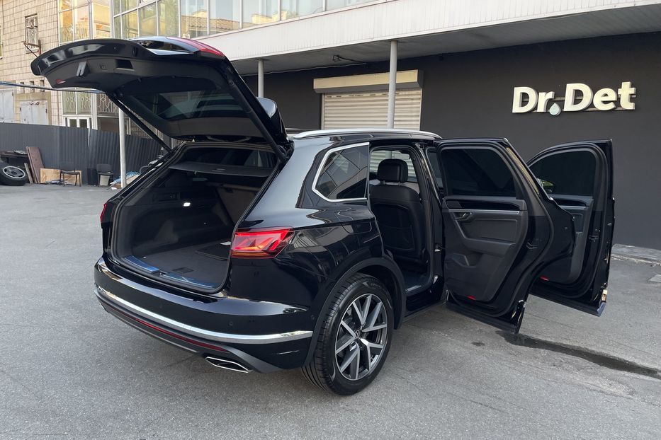 Продам Volkswagen Touareg 2021 года в Киеве