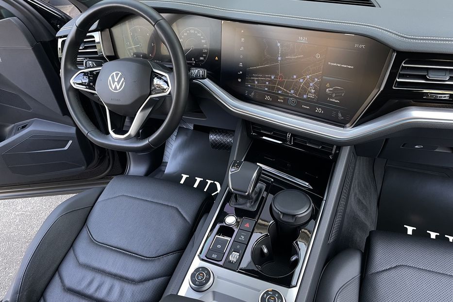 Продам Volkswagen Touareg 2021 года в Киеве