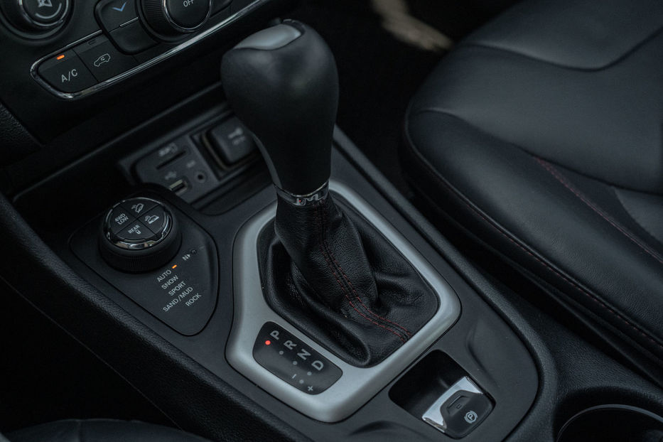 Продам Jeep Cherokee Trailhawk 2015 года в Черновцах