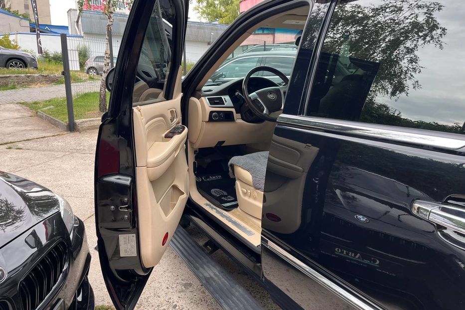 Продам Cadillac Escalade 2008 года в Черновцах