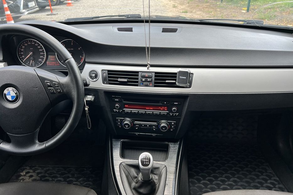 Продам BMW 318 Е91 2012 года в г. Умань, Черкасская область