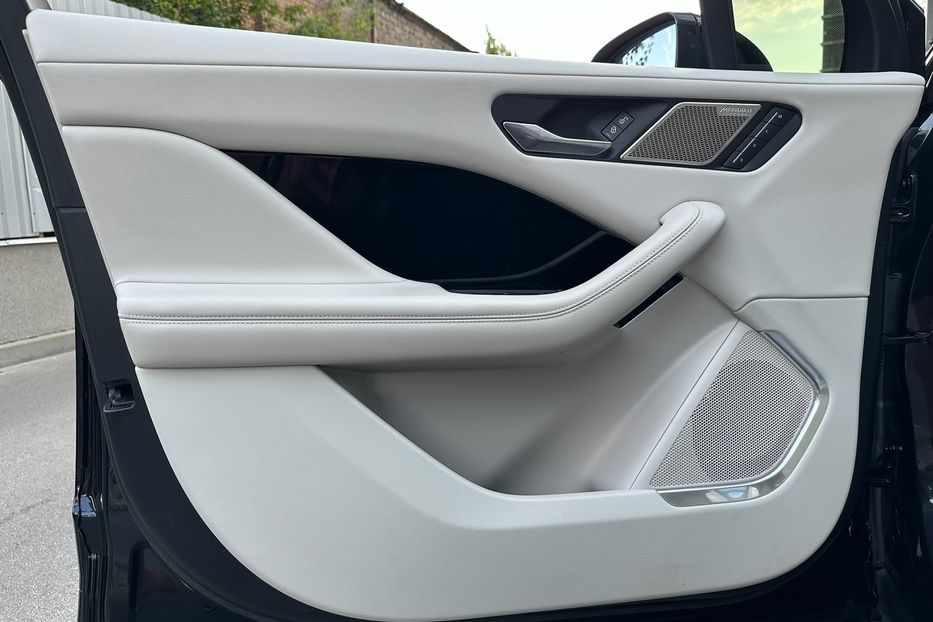 Продам Jaguar E-Pace  I-PACE HSE 2020 года в Киеве