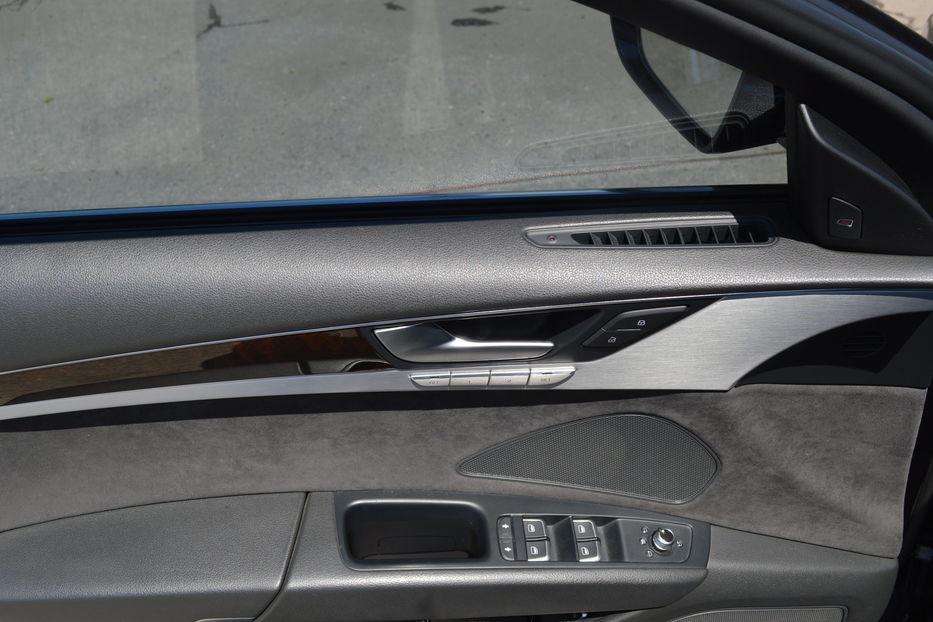 Продам Audi A8 2015 года в Одессе