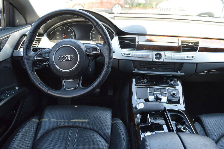 Продам Audi A8 2015 года в Одессе