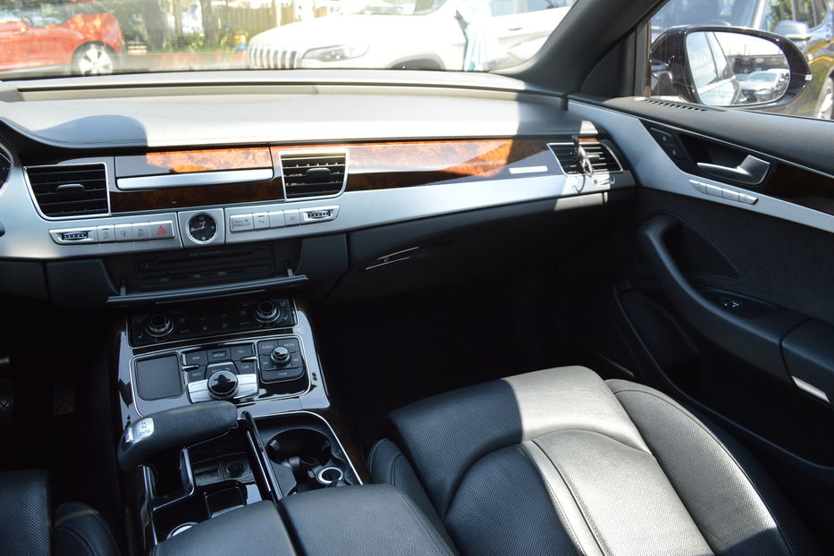 Продам Audi A8 2015 года в Одессе