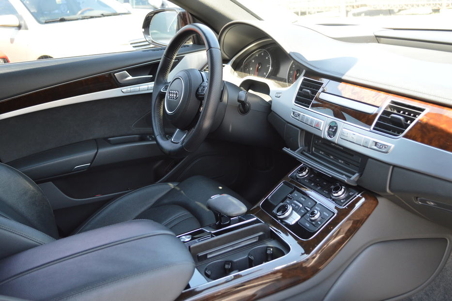 Продам Audi A8 2015 года в Одессе