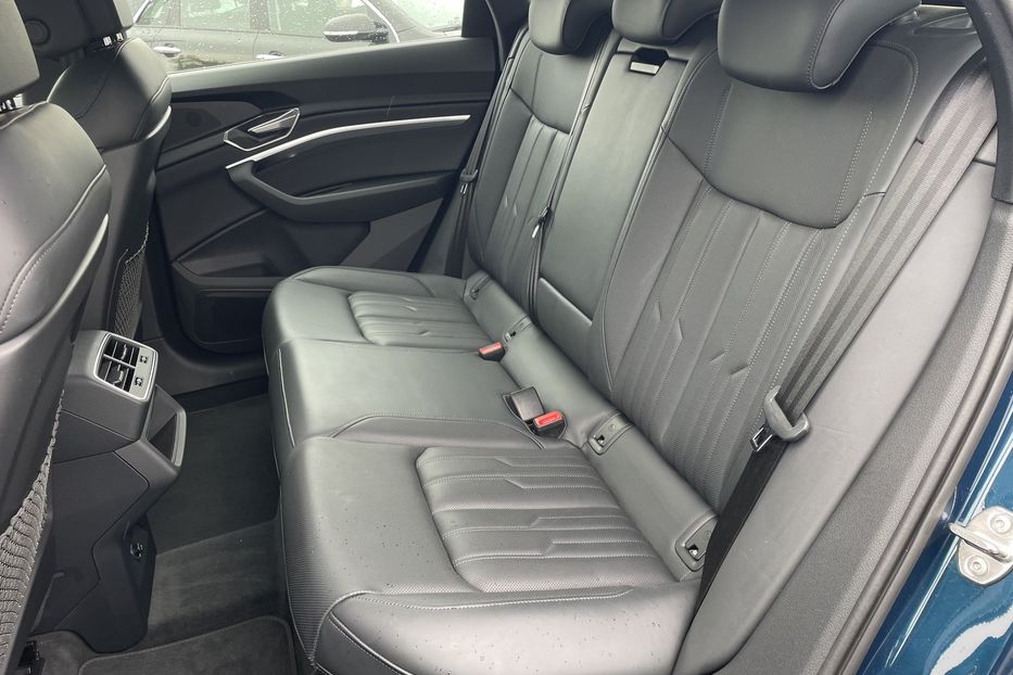 Продам Audi E-Tron 55 quattro  2021 года в Львове