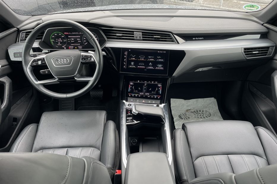 Продам Audi E-Tron 55 quattro  2021 года в Львове