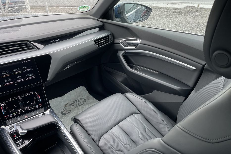 Продам Audi E-Tron 55 quattro  2021 года в Львове
