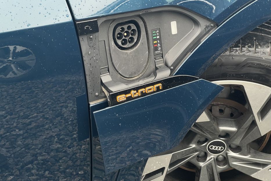 Продам Audi E-Tron 55 quattro  2021 года в Львове