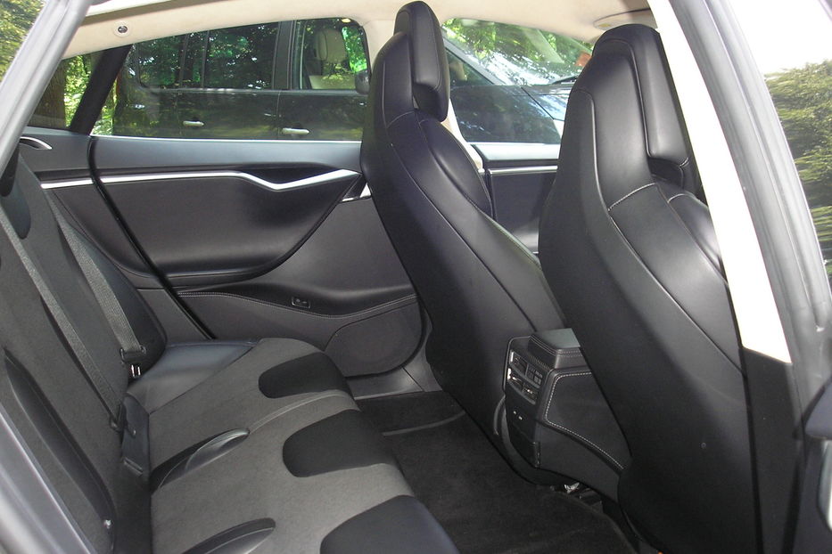 Продам Tesla Model S 75D Dual Motor 2017 года в г. Нежин, Черниговская область