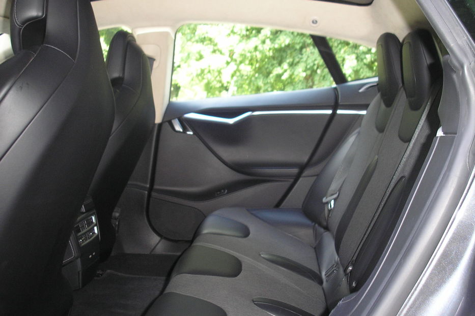 Продам Tesla Model S 75D Dual Motor 2017 года в г. Нежин, Черниговская область