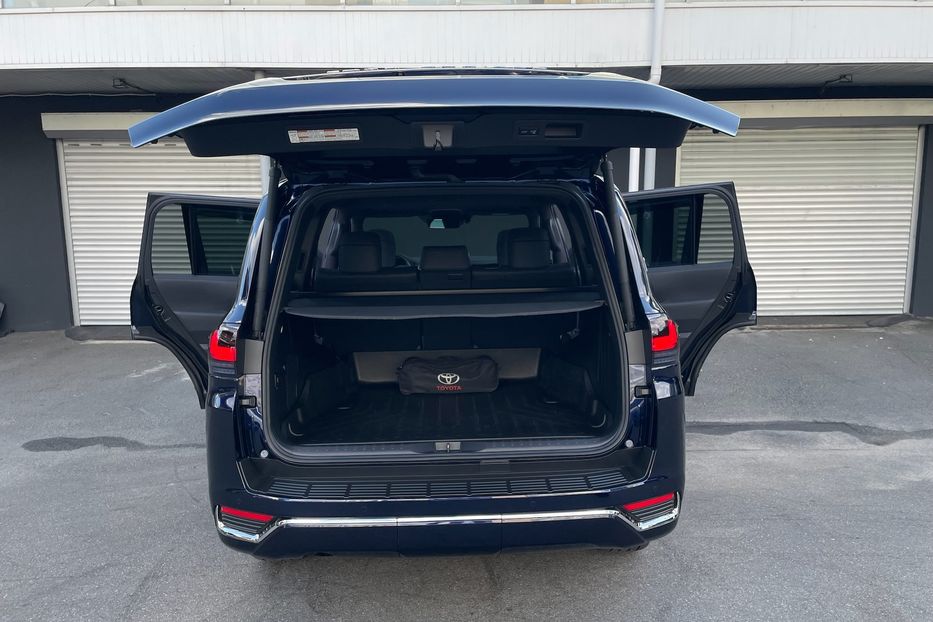 Продам Toyota Land Cruiser 300 Premium 70 anniversary  2021 года в Киеве