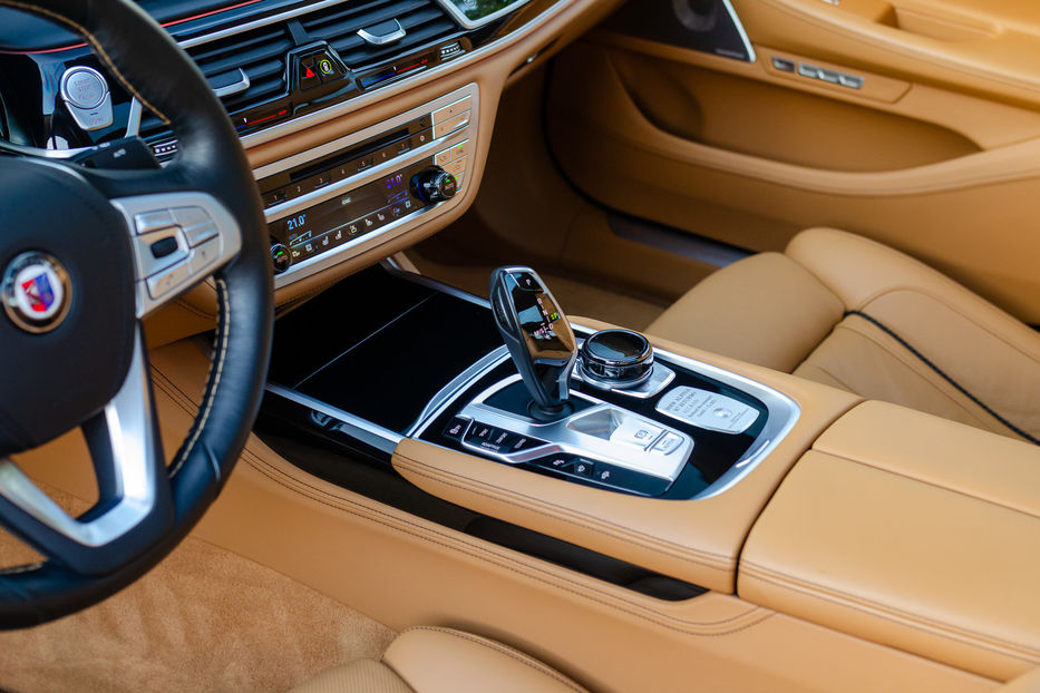 Продам BMW 750 Alpina B7 Bi Turbo 2018 года в Киеве