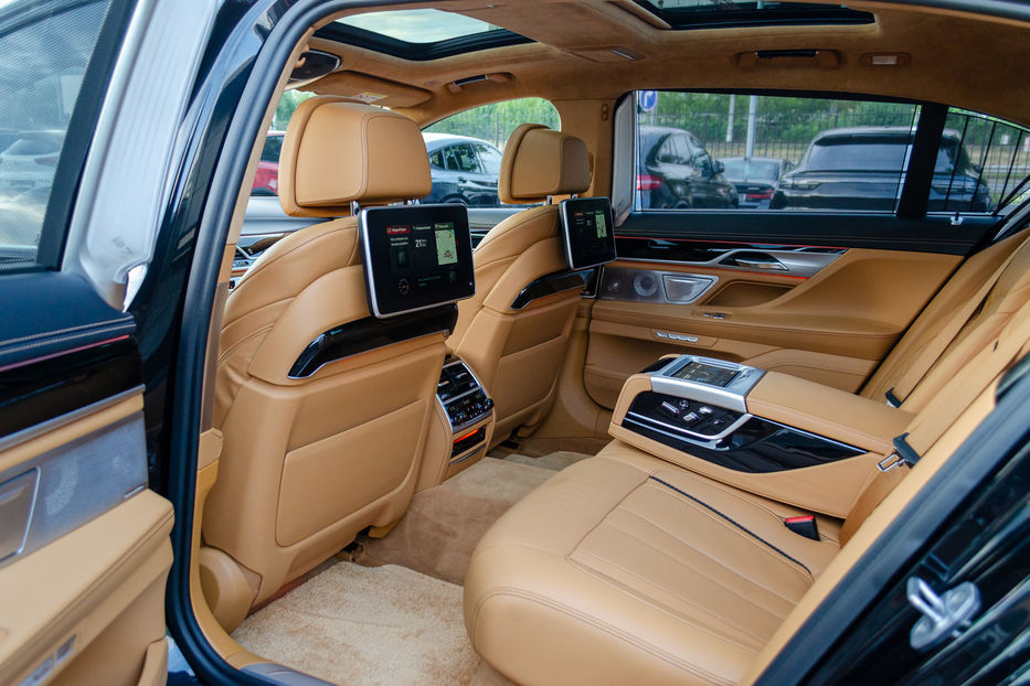 Продам BMW 750 Alpina B7 Bi Turbo 2018 года в Киеве