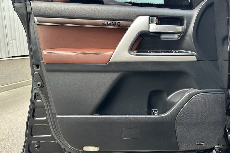 Продам Toyota Land Cruiser 200 PREMIUM B6 Бронь 2017 года в Киеве