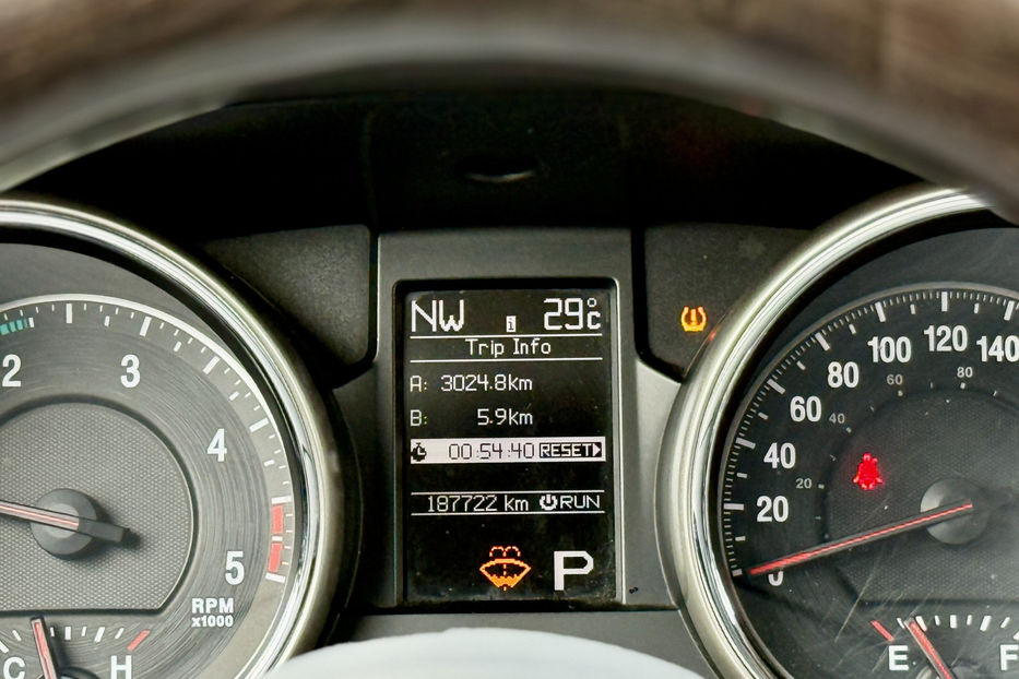 Продам Jeep Grand Cherokee 2011 года в Киеве