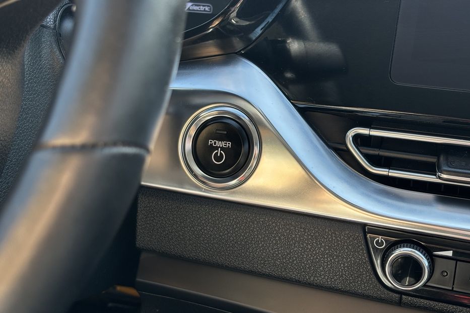 Продам Kia Niro 64квт 2022 года в Львове