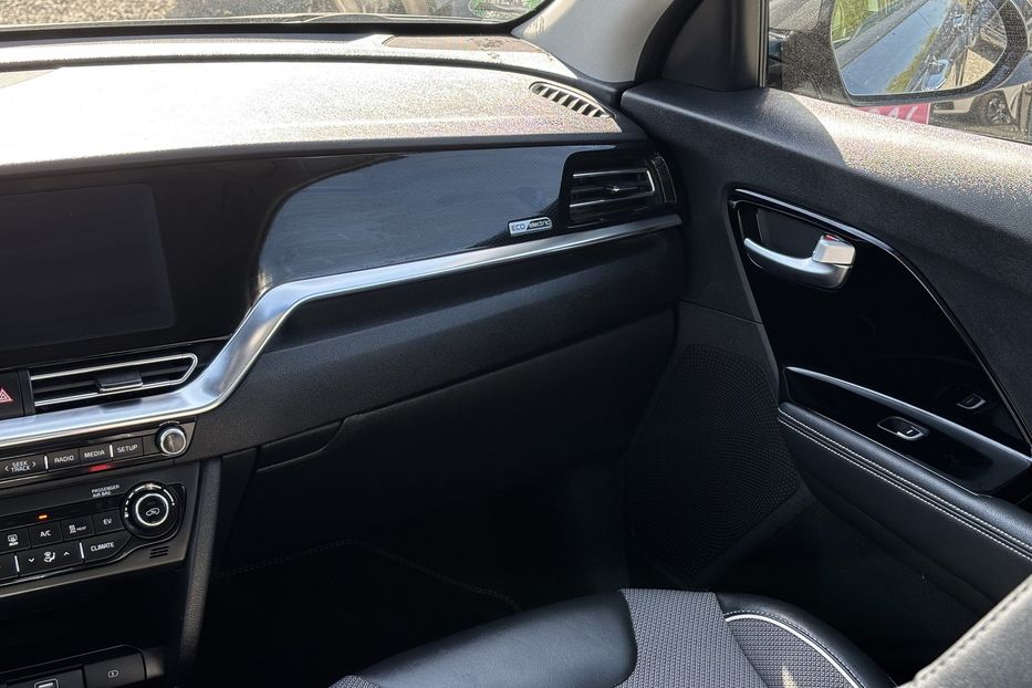 Продам Kia Niro 64квт 2022 года в Львове
