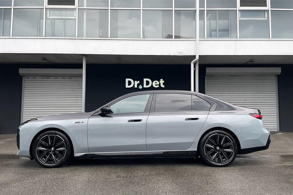 Продам BMW 760 I7 M70 2023 года в Киеве