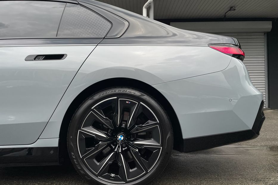 Продам BMW 760 I7 M70 2023 года в Киеве