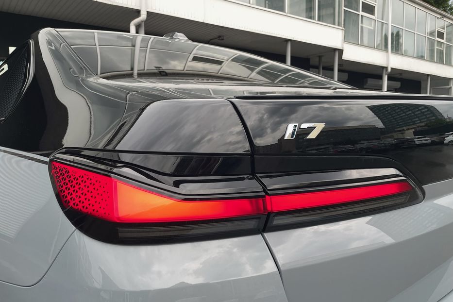 Продам BMW 760 I7 M70 2023 года в Киеве