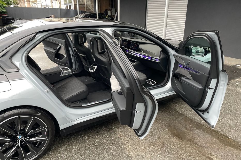 Продам BMW 760 I7 M70 2023 года в Киеве