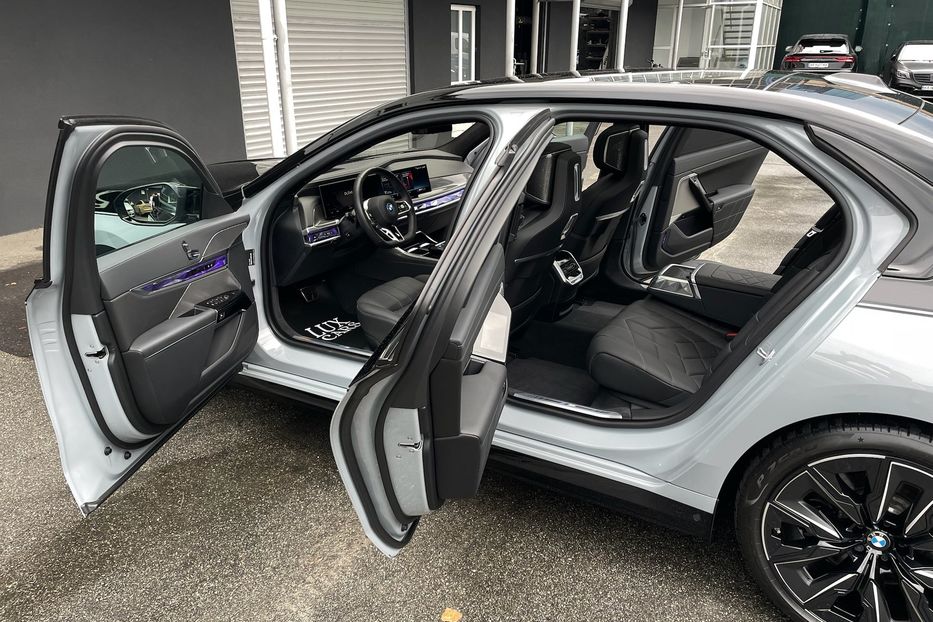 Продам BMW 760 I7 M70 2023 года в Киеве