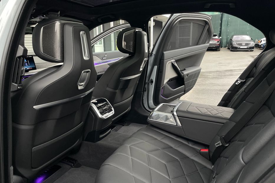 Продам BMW 760 I7 M70 2023 года в Киеве