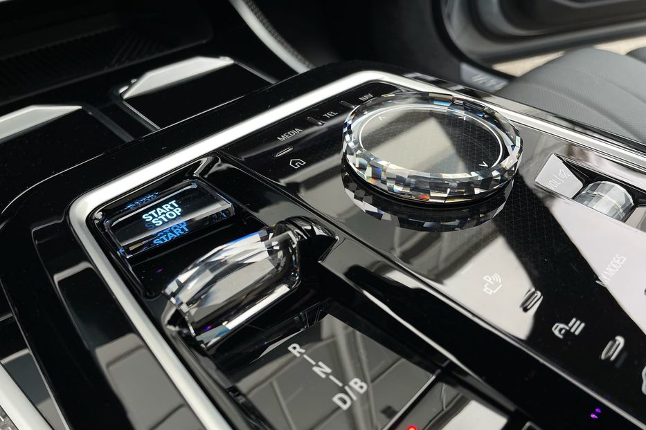 Продам BMW 760 I7 M70 2023 года в Киеве