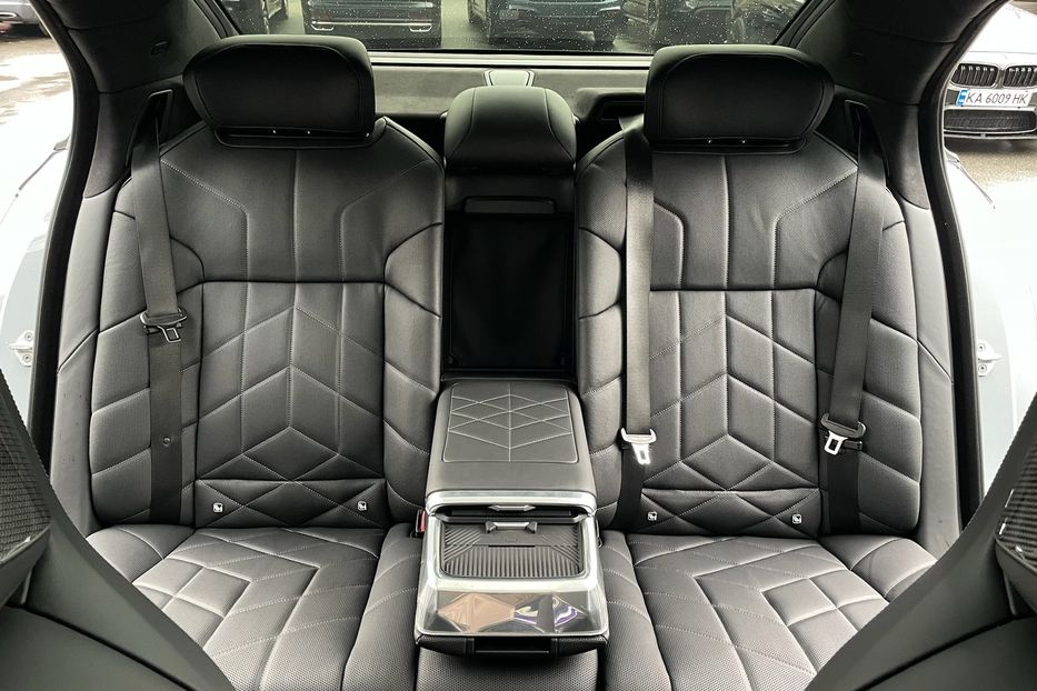 Продам BMW 760 I7 M70 2023 года в Киеве