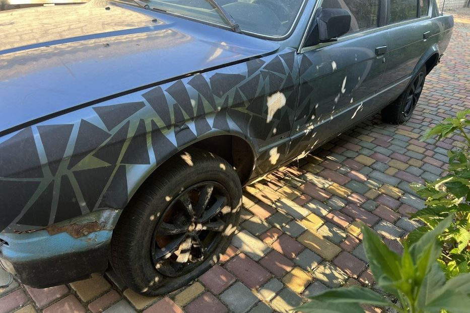 Продам BMW 324 E30  1985 года в Николаеве