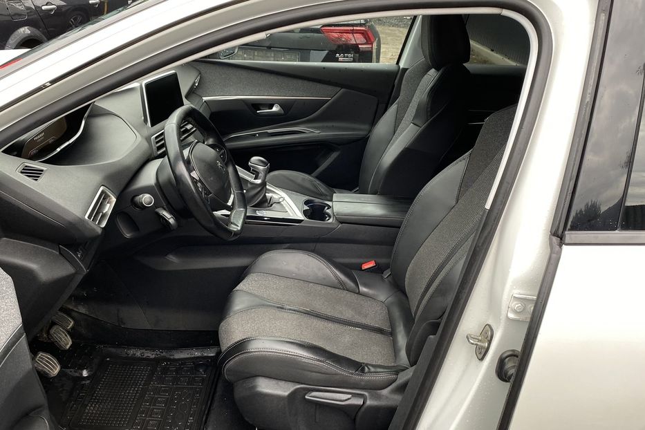 Продам Peugeot 3008 2017 года в Луцке