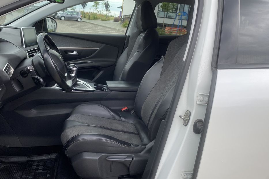 Продам Peugeot 3008 2017 года в Луцке