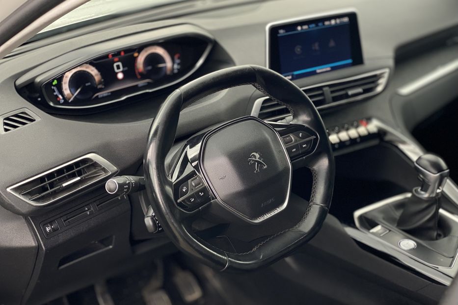 Продам Peugeot 3008 2017 года в Луцке