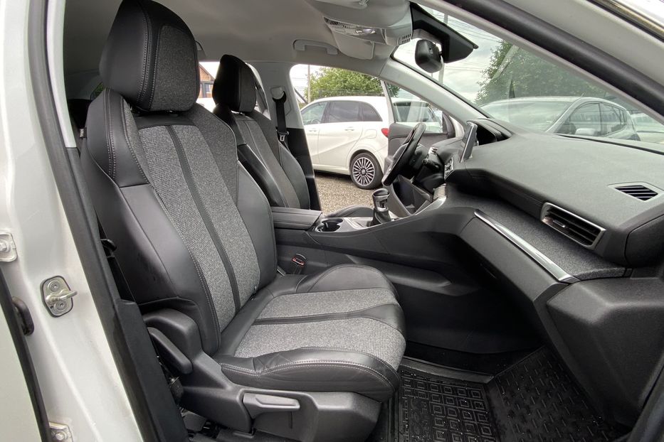 Продам Peugeot 3008 2017 года в Луцке