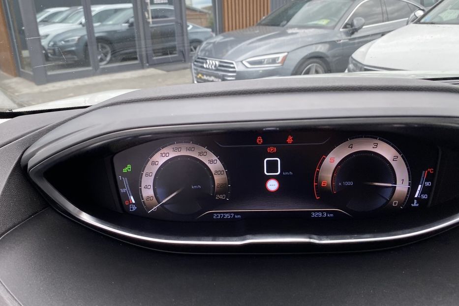 Продам Peugeot 3008 2017 года в Луцке