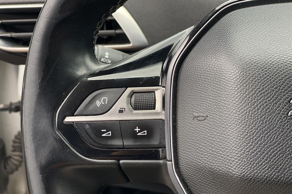 Продам Peugeot 3008 2017 года в Луцке