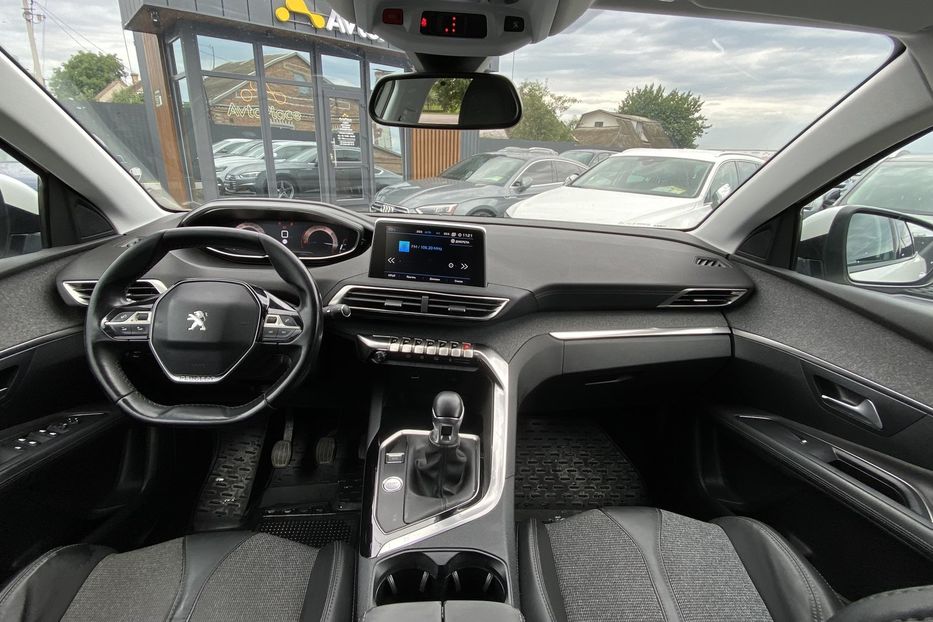 Продам Peugeot 3008 2017 года в Луцке