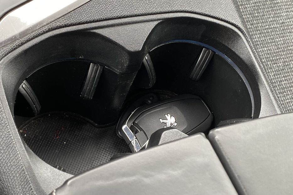 Продам Peugeot 3008 2017 года в Луцке