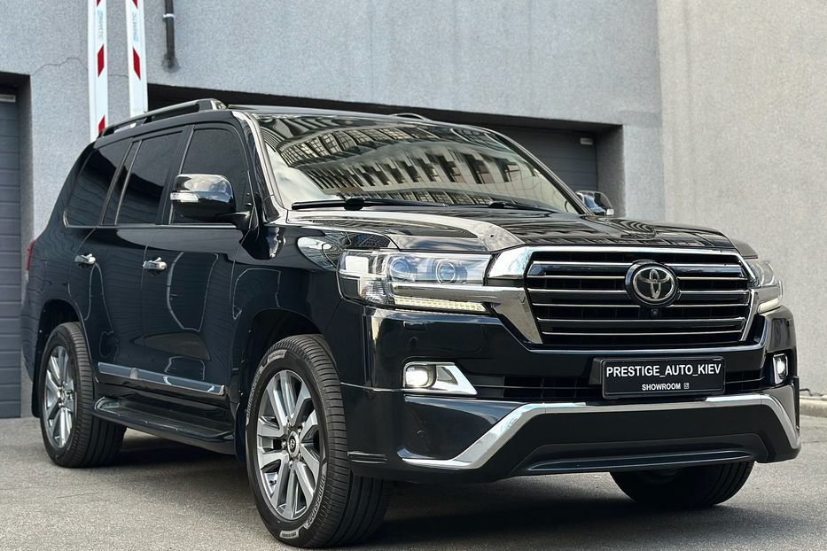 Продам Toyota Land Cruiser 200 4.5D SPECIAL EDITION 2017 года в Киеве