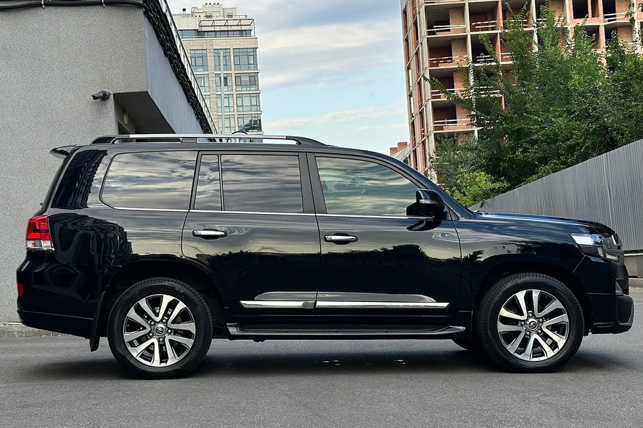 Продам Toyota Land Cruiser 200 4.5D SPECIAL EDITION 2017 года в Киеве