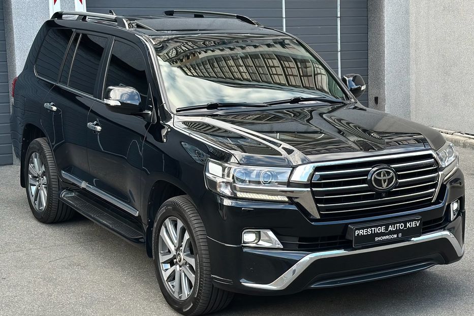 Продам Toyota Land Cruiser 200 4.5D SPECIAL EDITION 2017 года в Киеве
