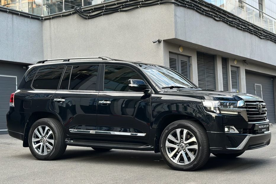 Продам Toyota Land Cruiser 200 4.5D SPECIAL EDITION 2017 года в Киеве